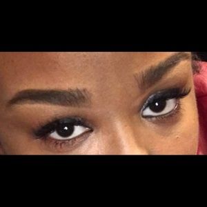 Meet your Posher, Andrika